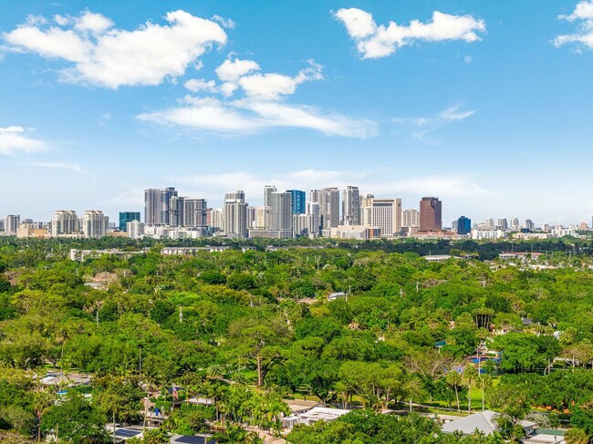 Building Photo - 1526 SW 20th Ave