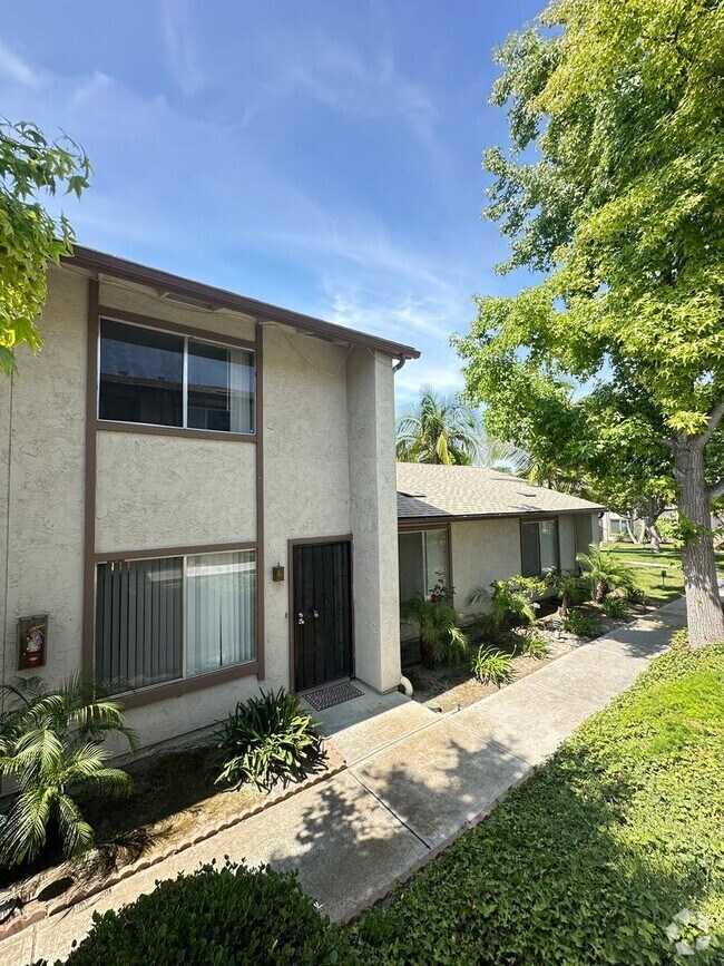 Building Photo - Beautiful 2BR/1BA two story condominium of...