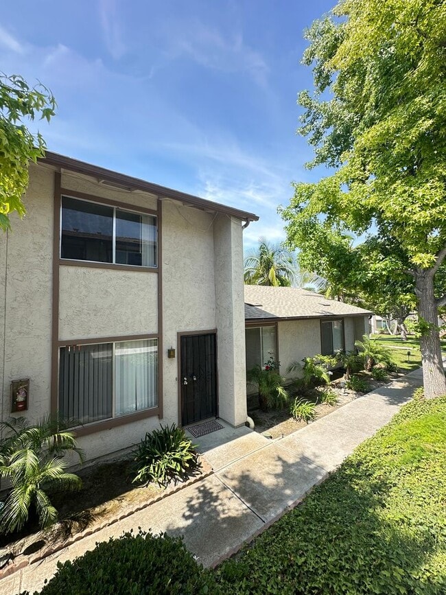 Primary Photo - Beautiful 2BR/1BA two story condominium of...
