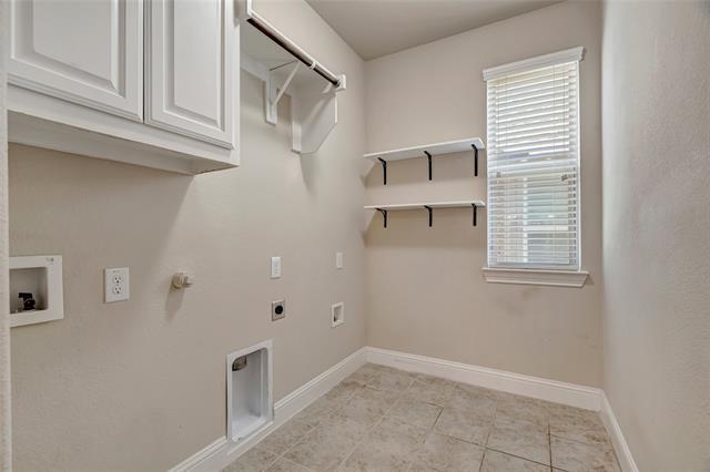 Building Photo - 2850 Sherwood Dr