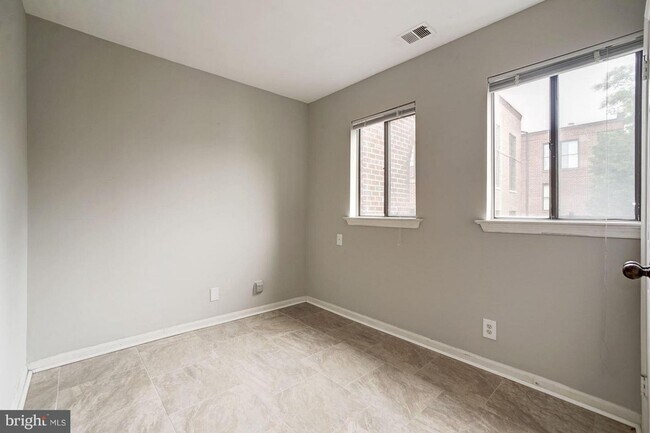 Building Photo - Georgetown Waterfront Home!