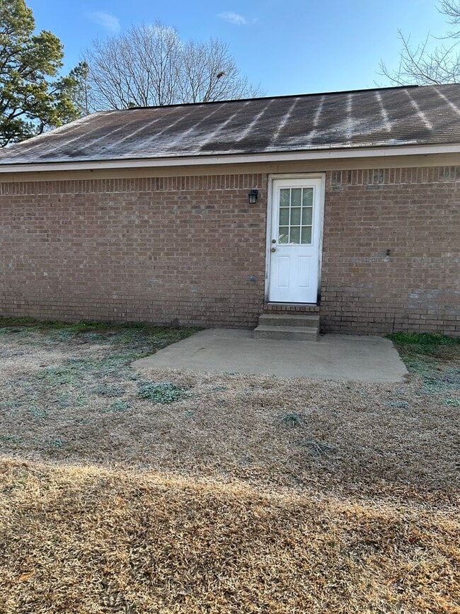 Building Photo - 904 E 5th St