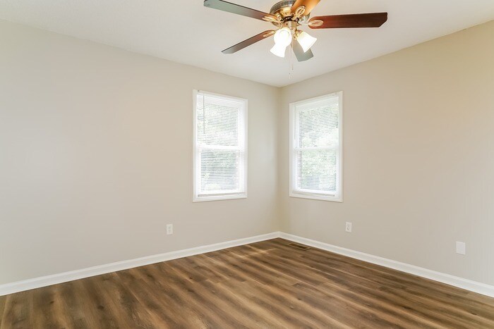 Building Photo - 16417 Waterbury Ln