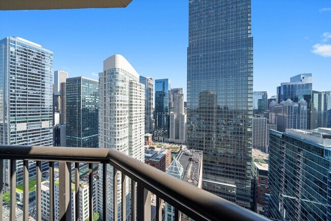 Building Photo - 400 N La Salle Dr