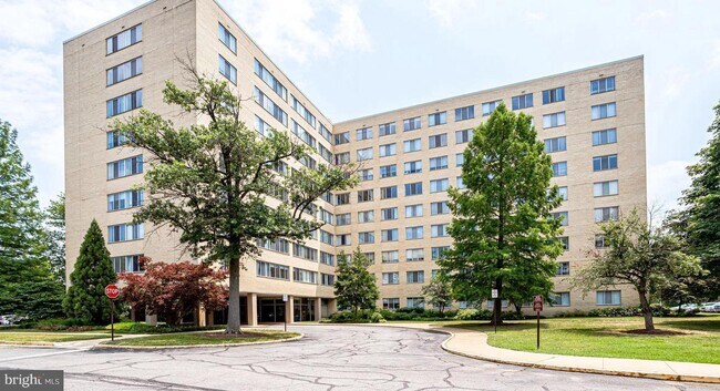 Building Photo - 6641 Wakefield Dr