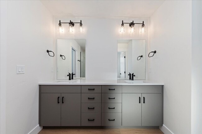 Building Photo - BRAND NEW 3 bed 3.5 bath townhouse