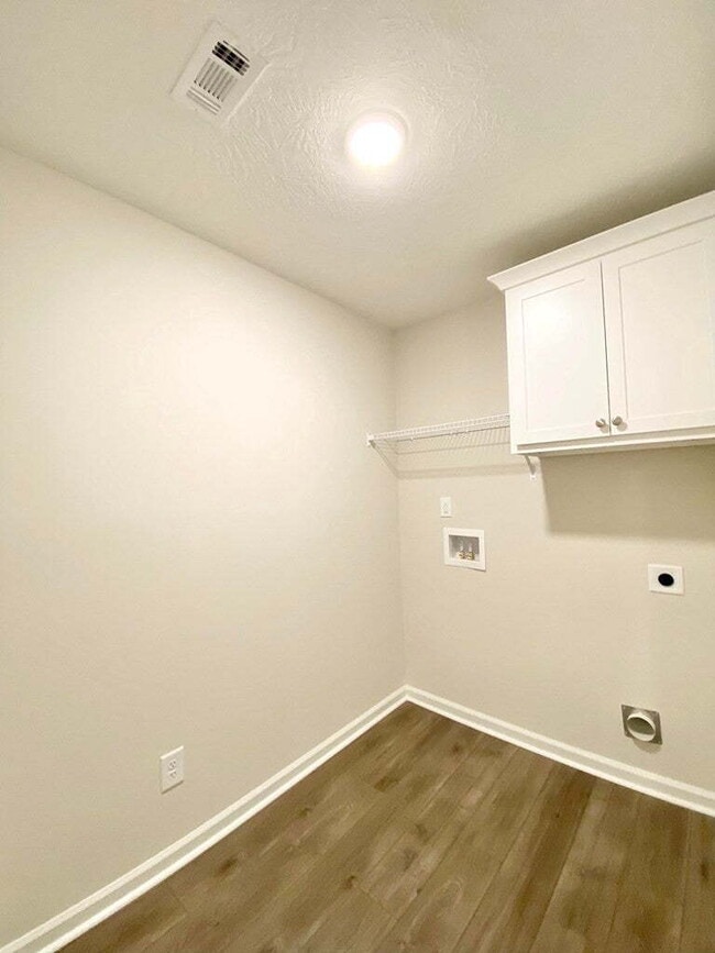 Building Photo - Summerton Village Rental!