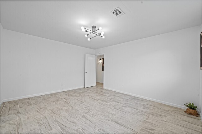 Building Photo - 11823 S Willow Cir