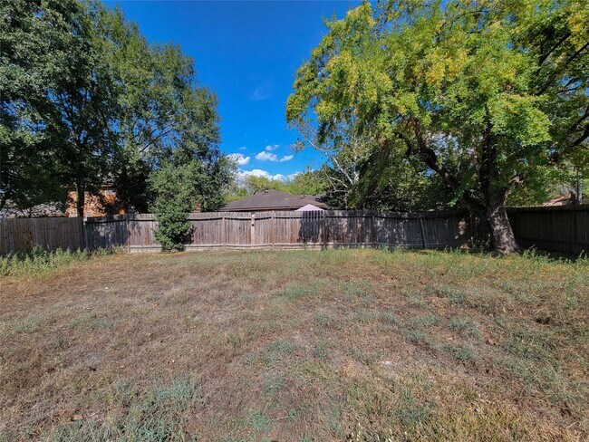 Building Photo - 18402 Tall Cypress Dr