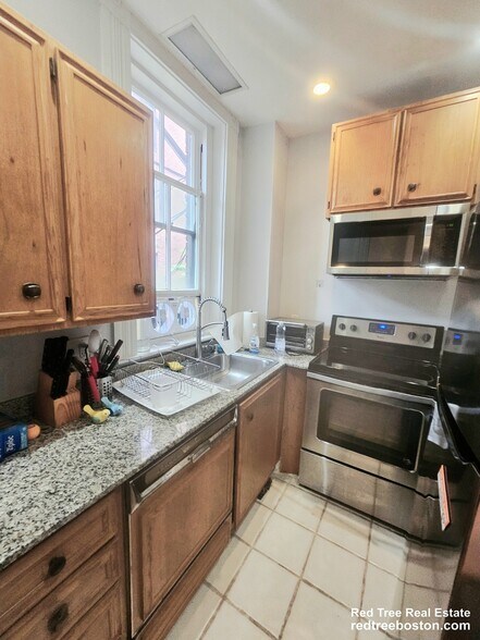 Building Photo - 429 Marlborough St