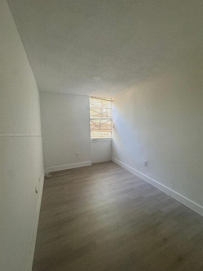 Building Photo - 6011 SW 69th St