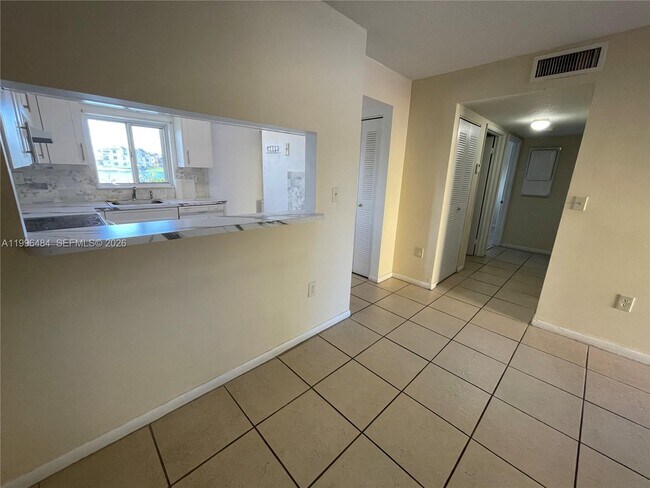 Building Photo - 14902 SW 82nd Ln