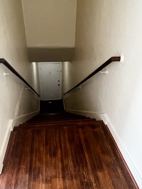 Entrance - 959 N Wilton Pl
