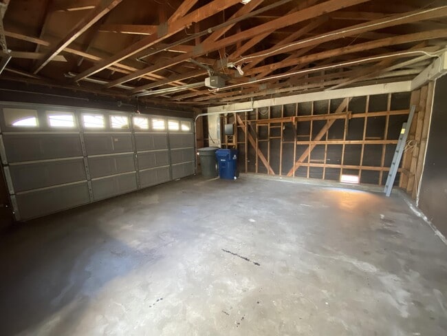 Building Photo - 2929 S Cedar Ridge Pl