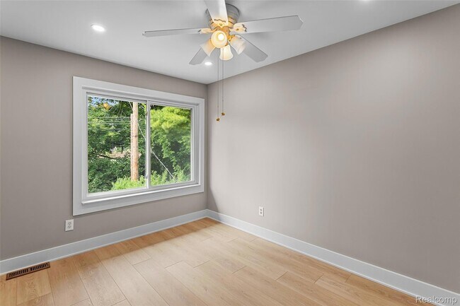 Building Photo - 6552 Orion Rd