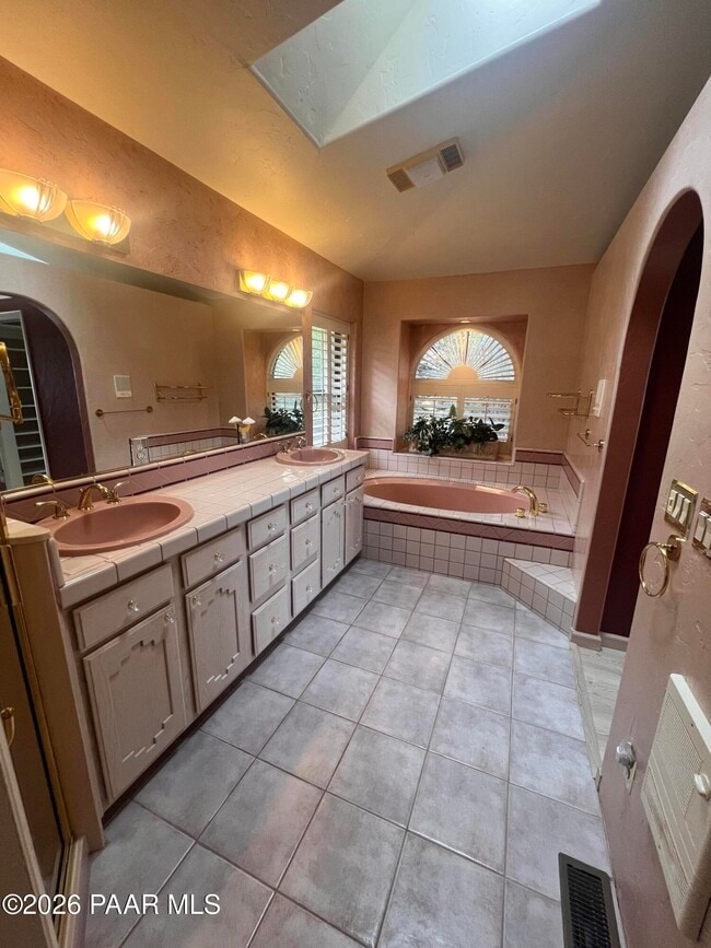 Building Photo - 3160 Rainbow Ridge Dr