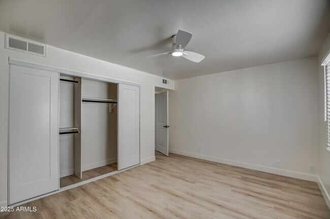 Building Photo - 7920 E Camelback Rd