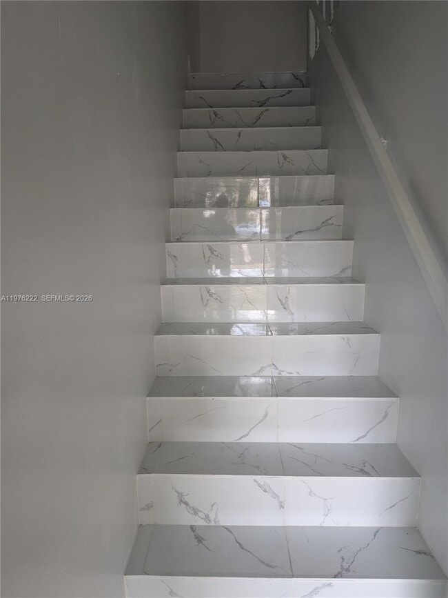 Building Photo - 108 Gardens Dr