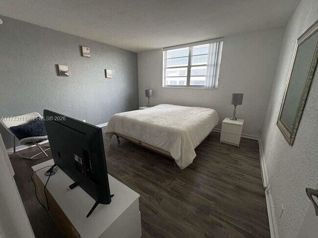 Building Photo - 4001 S Ocean Dr