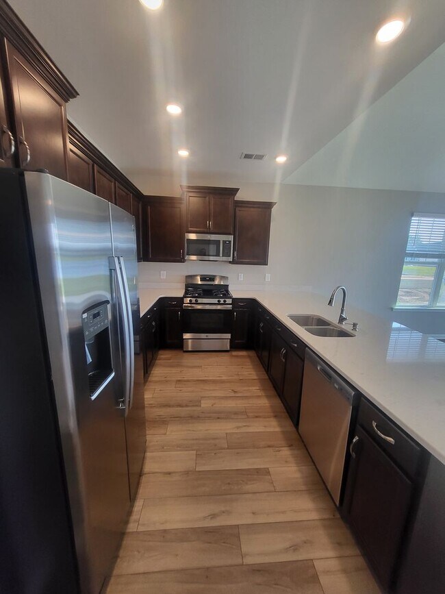 Building Photo - Beautiful New Build 3 Bedroom Home