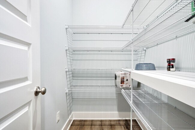 Building Photo - 323A Suwannee Dr