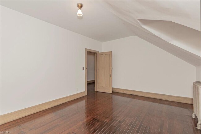 Building Photo - 283 Corning Dr