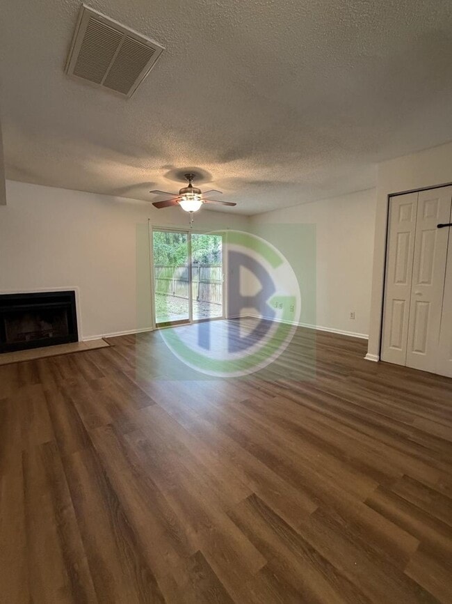 Building Photo - 2bd Townhome conveniently located to all that Irmo has to offer