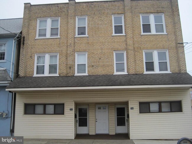 Building Photo - 206 Courtland St