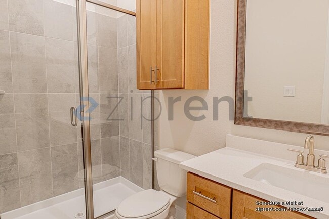 Building Photo - 2970 Eleanor Dr