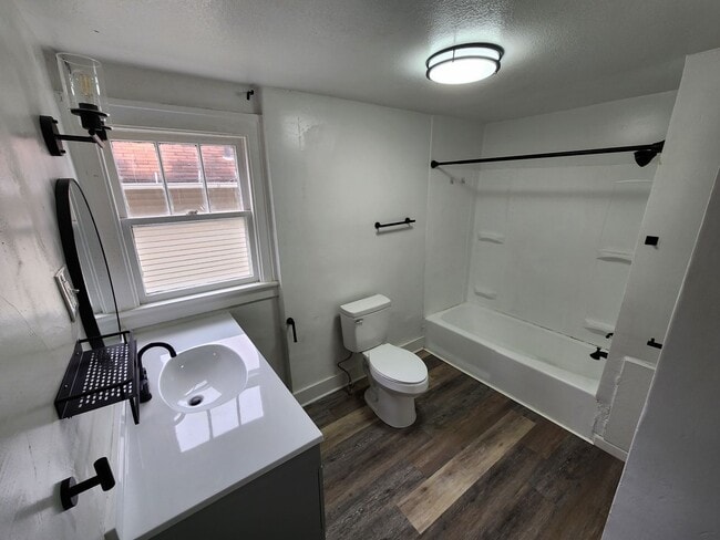 Building Photo - Cozy 3-Bedroom Home in Lima, OH – $1395/Mo...