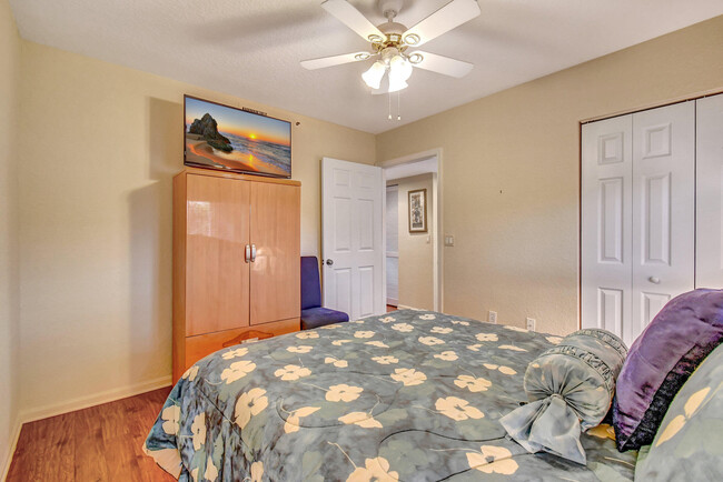 Building Photo - 5842 Crystal Shores Dr
