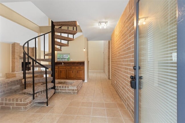Building Photo - 25710 Pepper Ridge Ln