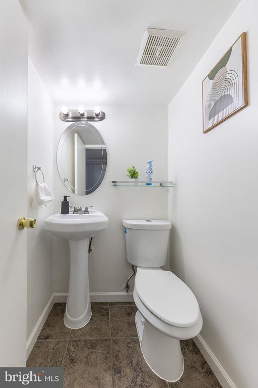 Building Photo - 4333 Cedarlake Ct