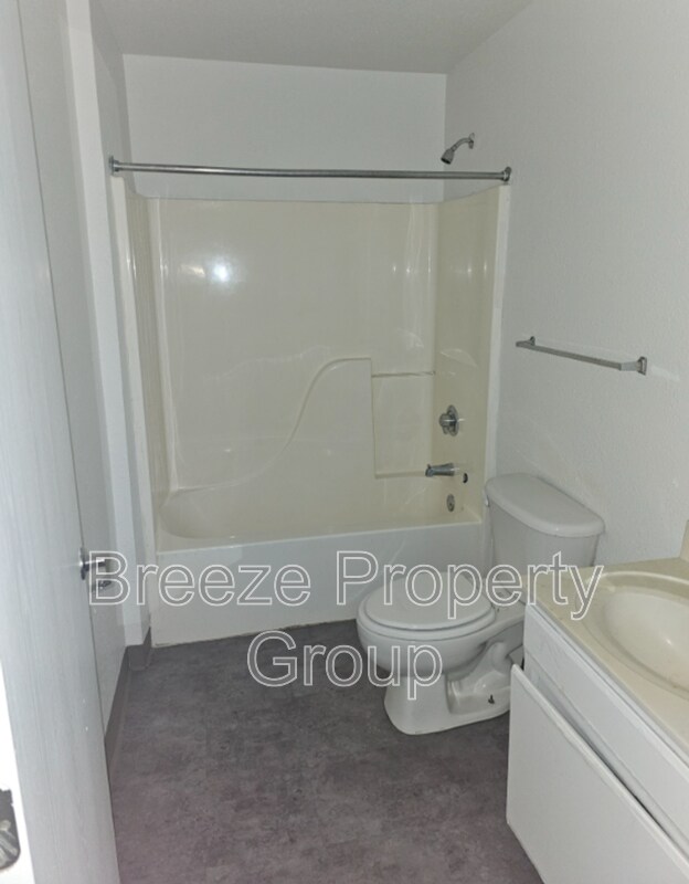 Building Photo - 332 14th St