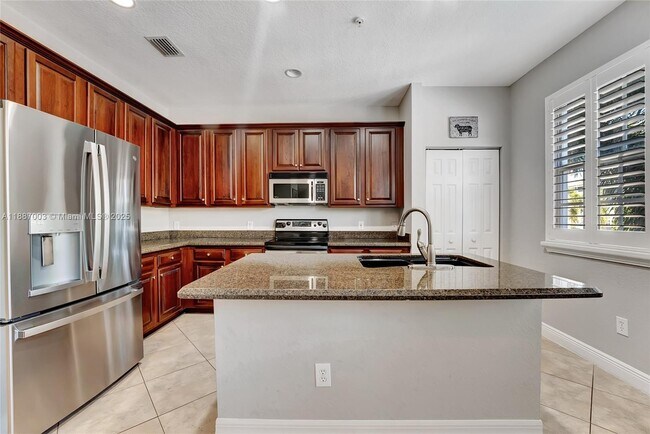 Building Photo - 290 NE 5th Ave