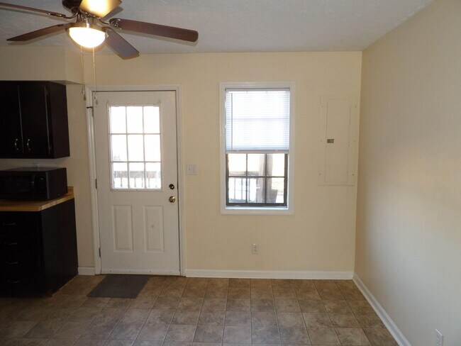 Building Photo - 65 Ashwood Ct