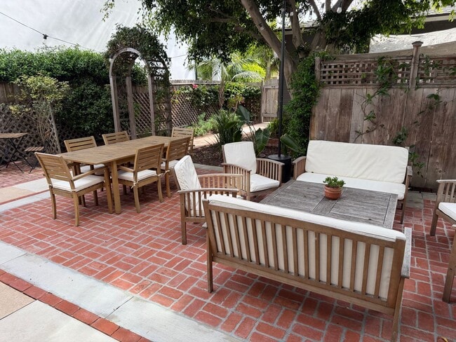 Building Photo - 4742.5 Lotus St