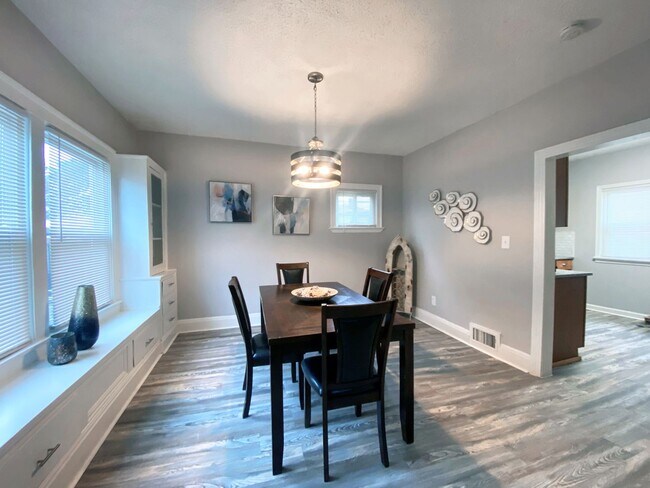 Building Photo - 3 Bed - 1 Bath Colonial available for Rent in Garfield Hts!