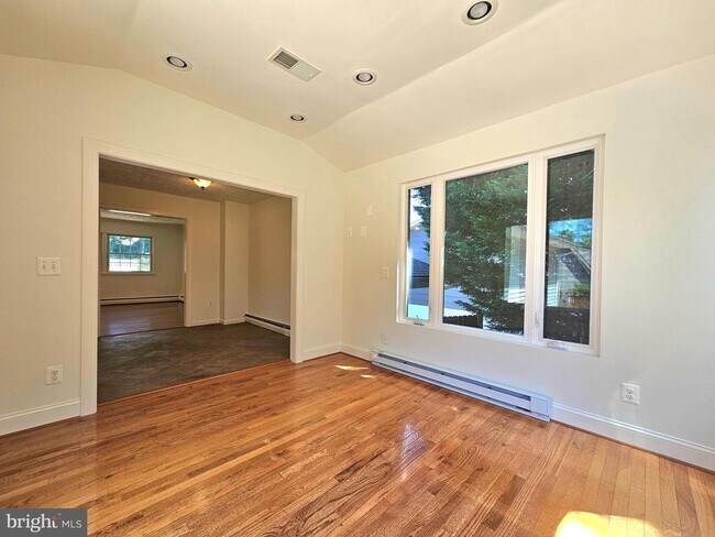 Building Photo - 4123 Glendale Rd