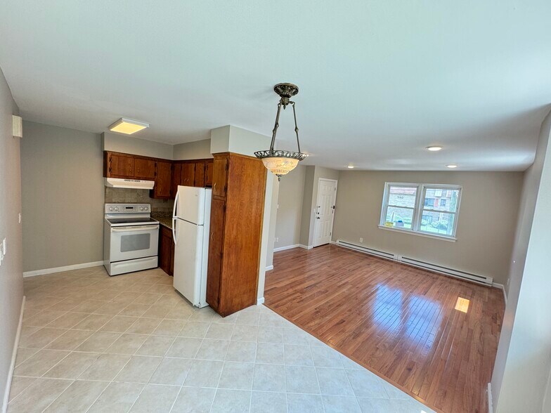 Building Photo - 345 Hudson St