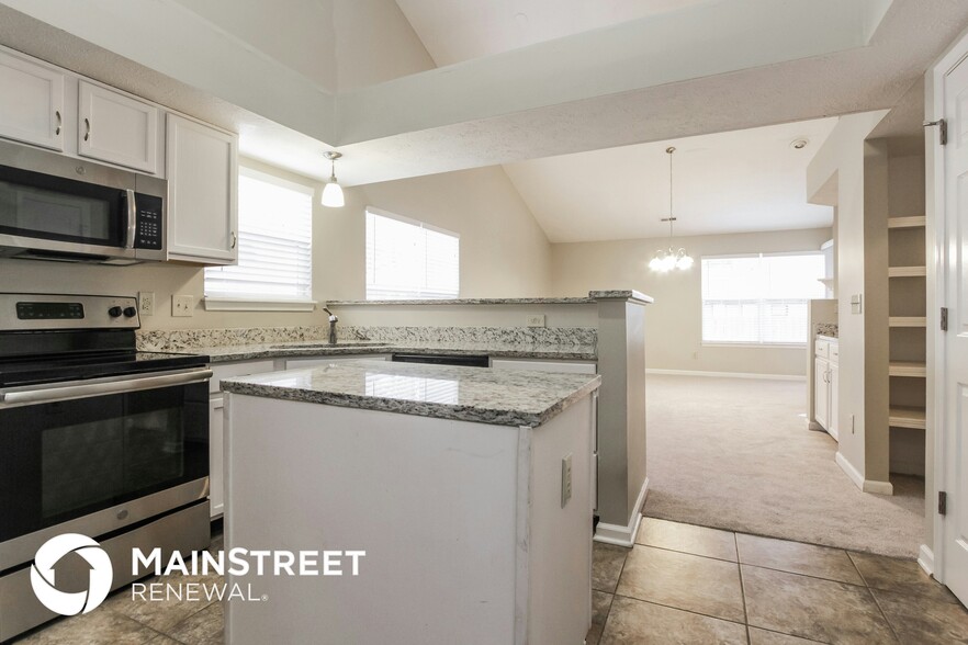 Building Photo - 2037 Lohr Dr