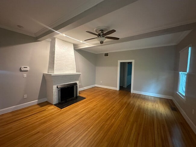 Building Photo - Gorgeous 3 Bed 2 Bath Haymount Home