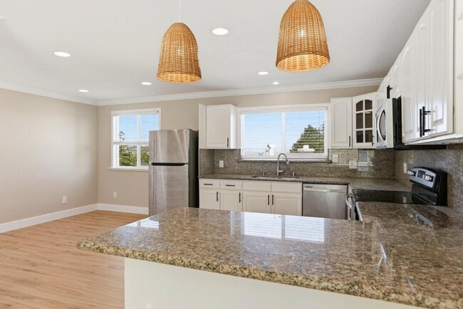 Building Photo - 400 La Casa Ave