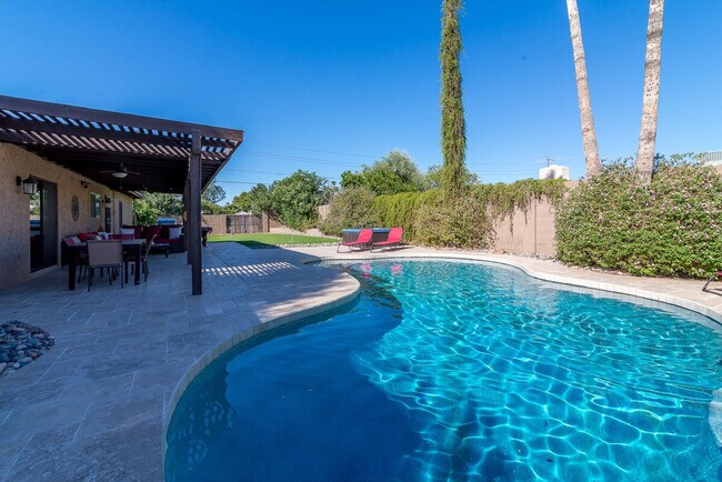 Building Photo - 6802 E Ludlow Dr