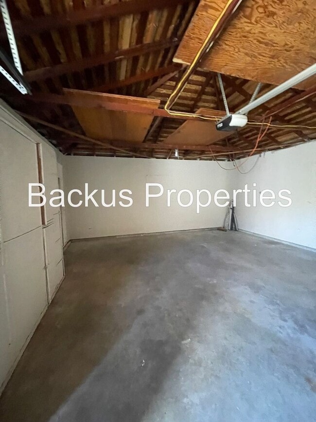 Building Photo - Wonderful one level home in South Salinas