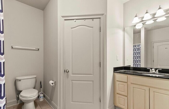Building Photo - 2 bedroom, 2 bath Condo available now