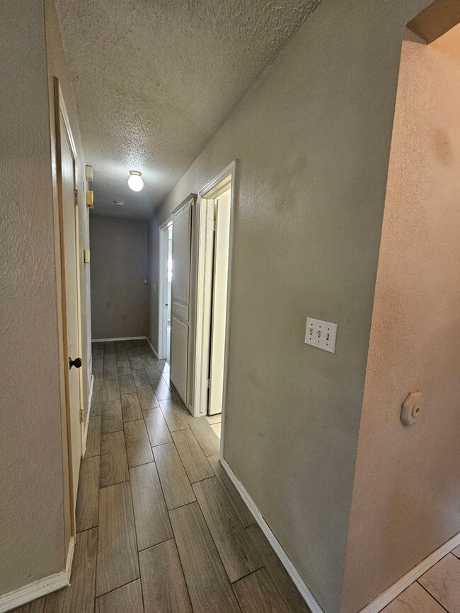 Building Photo - (3) Bed/(2) Bath in South OKC! Storm Shelt...