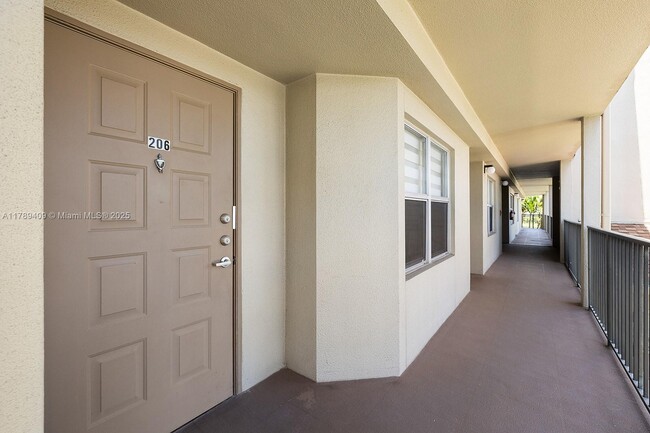 Building Photo - 550 SW 138th Ave