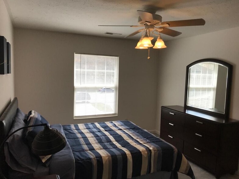 Building Photo - 7248 English Dr