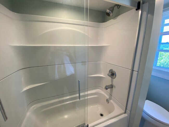 Building Photo - Woodfin - 1920's Cottage